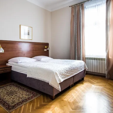 アパートホテル バスツトワ