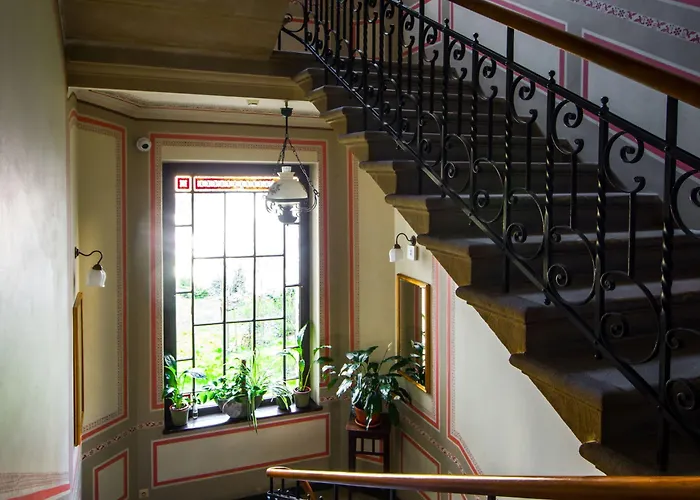 アパートホテル バスツトワ 4*