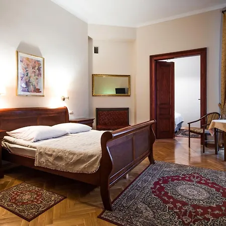Hotel apartamentowy Basztowa 4*